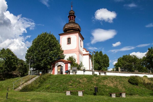 Kostel svatého Klementa v obci Lštění